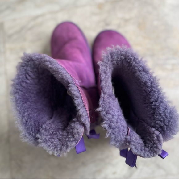 UGG Bailey Bow Boots Purple Twinface Sheepskin Size 8 Classic - Picture 9 of 12